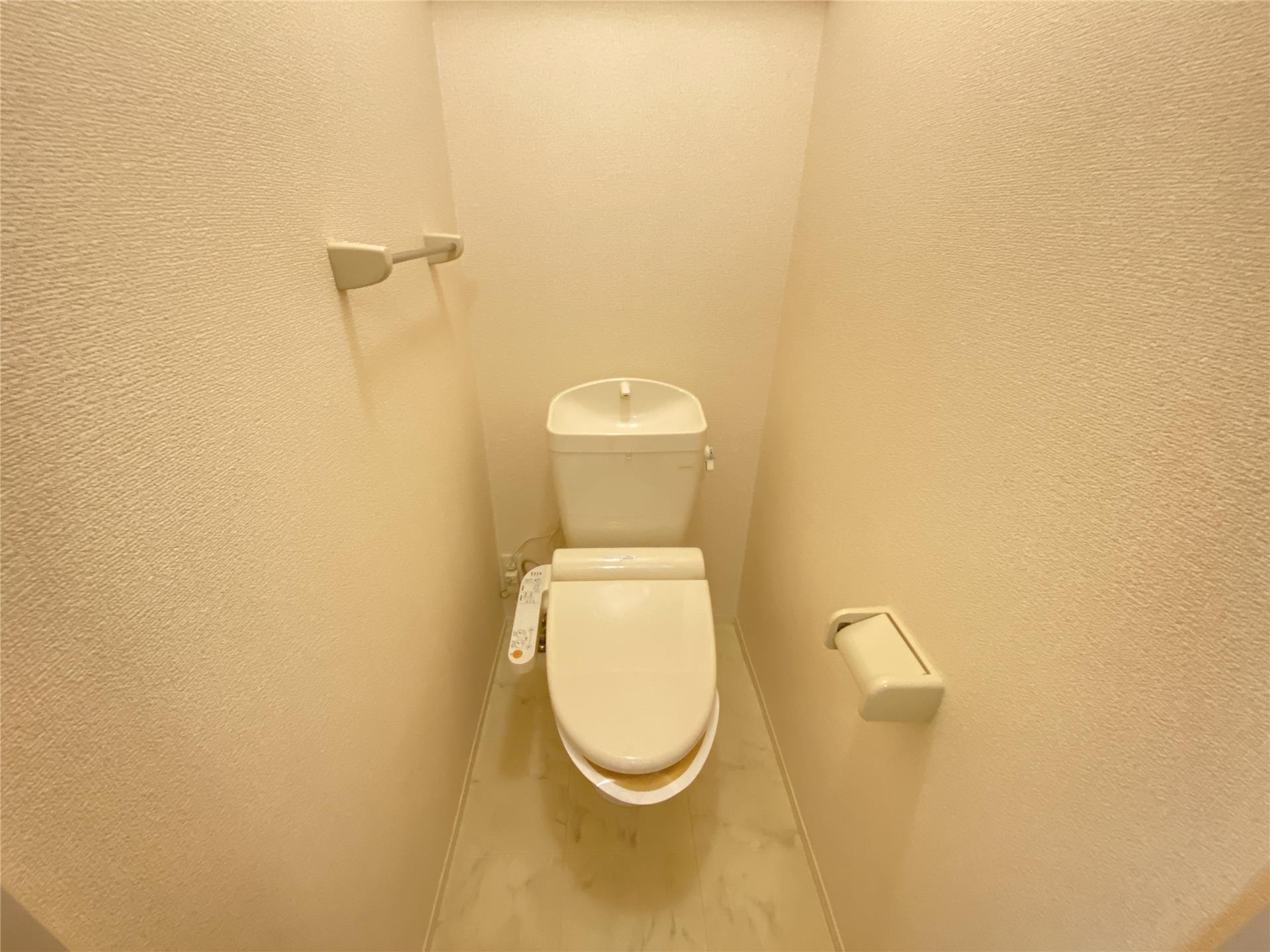 トイレ　温水洗浄便座