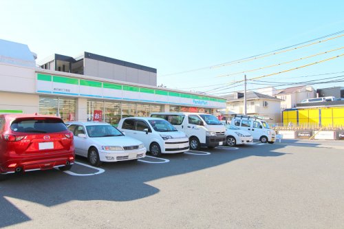コンビニ　ファミリーマート 南行徳三丁目店（コンビニ）まで182m