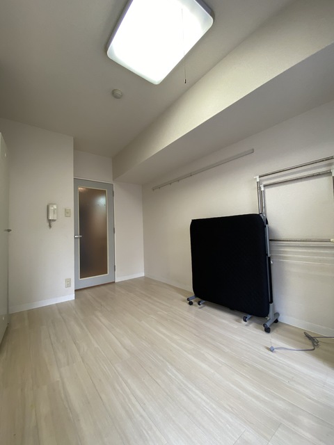 居室・リビング　白がベースのおしゃれなお部屋