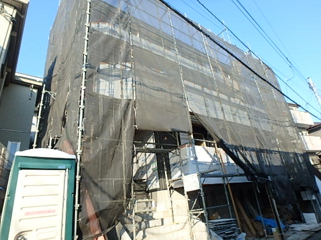 建物外観　●6月初旬入居予定。