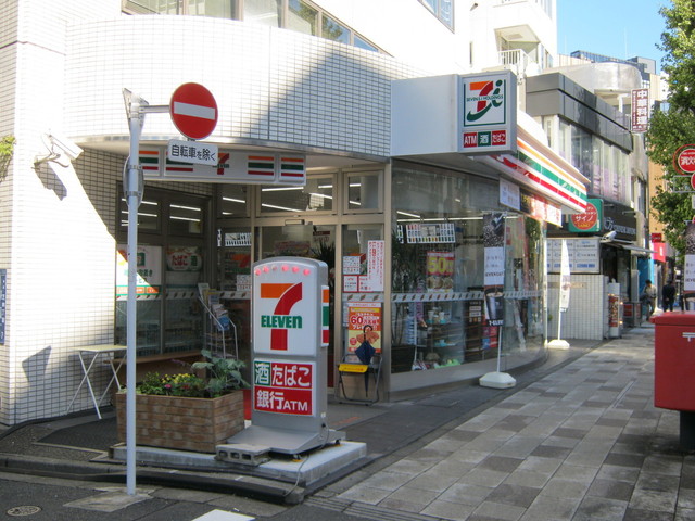 コンビニ　セブンイレブン 港区芝4丁目店（コンビニ）まで142m