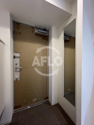 玄関　セレニテ九条リアン　玄関