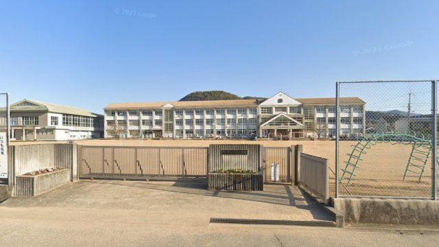 小学校　市川町立川辺小学校（小学校）まで800m