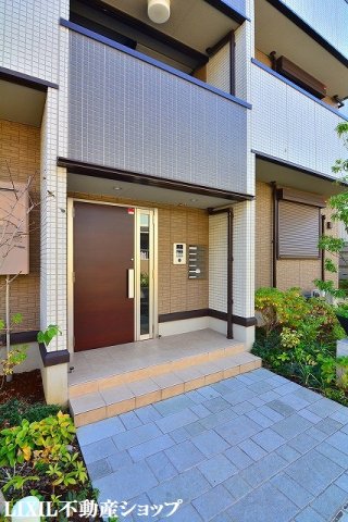 エントランス　オートロック付のエントランスです。