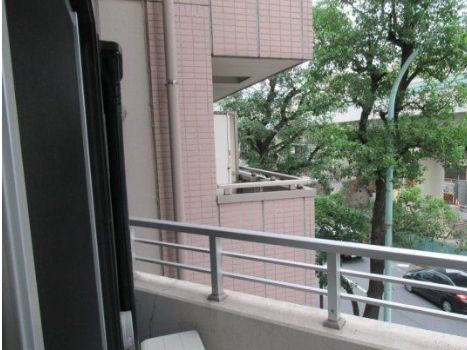 バルコニー　外からの目が気にならないバルコニーで洗濯物が干せます