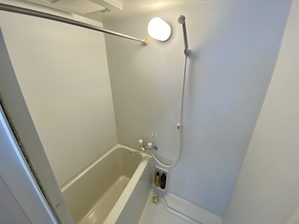 バス・シャワールーム　浴室乾燥機付のバスルームです