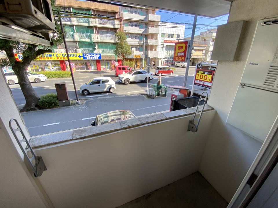 バルコニー　１階でも視線が気にならない高さです