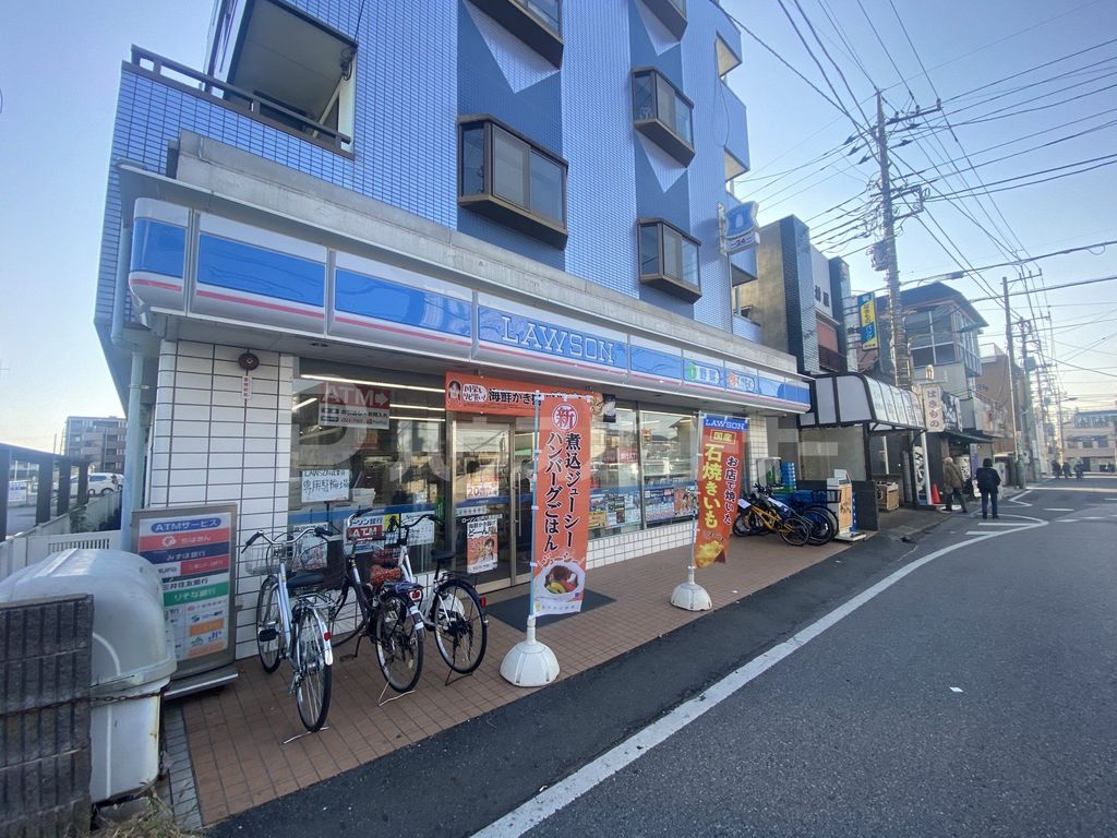 コンビニ　ローソン松戸六実駅前店（コンビニ）まで570m