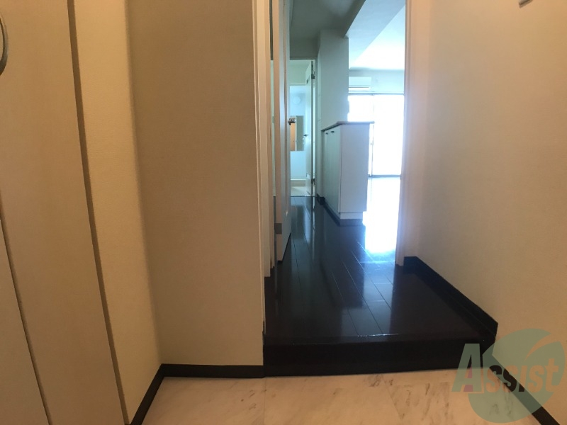 玄関　玄関入ってすぐリビングがあるので、すぐ休めます。