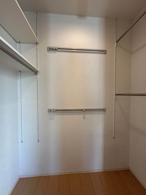 収納　※参考写真※二面採光の洋室6帖のお部屋にあるワンステップクロ