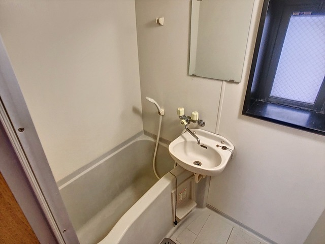 バス・シャワールーム　※別部屋の参考写真となります※現況優先※