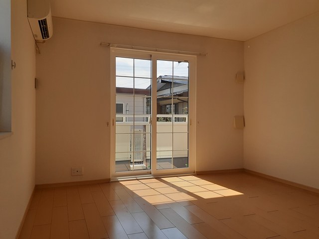 居室・リビング　南向きの明るいリビング