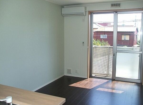 居室・リビング　日当たりもいい感じ