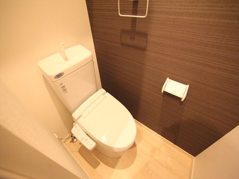 トイレ　温水洗浄暖房便座付トイレ