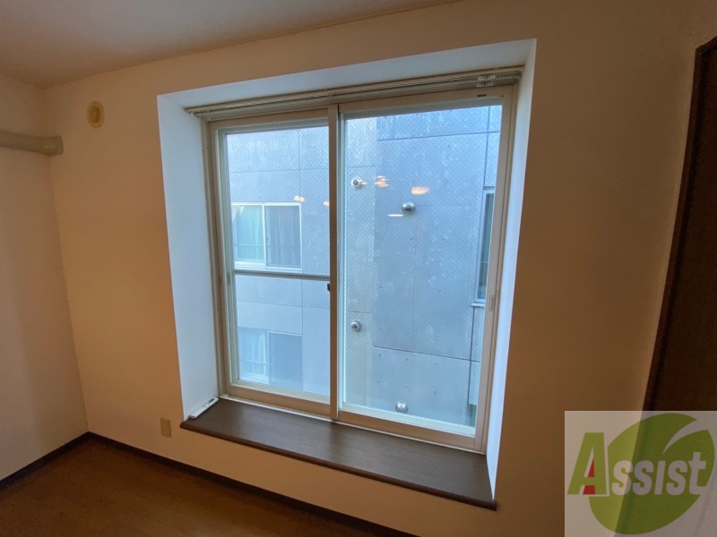 バルコニー　窓を開けると風通しも良く、気分も上がりそう！