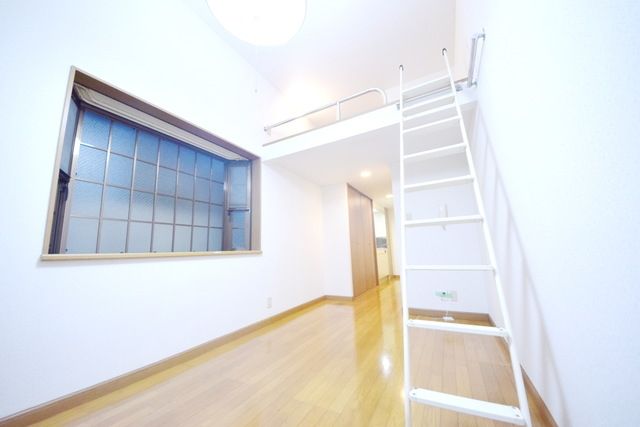 居室・リビング　★二面採光で明るいリビング★