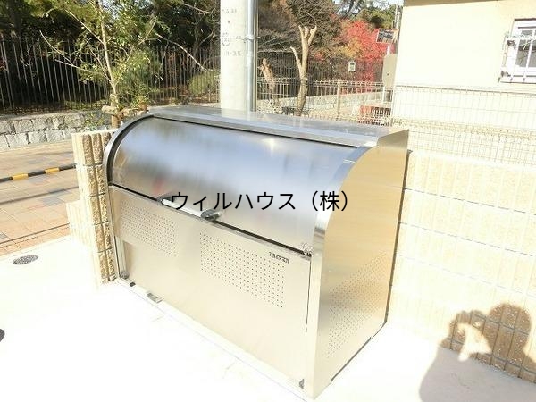 エントランス　ゴミコンテナ！