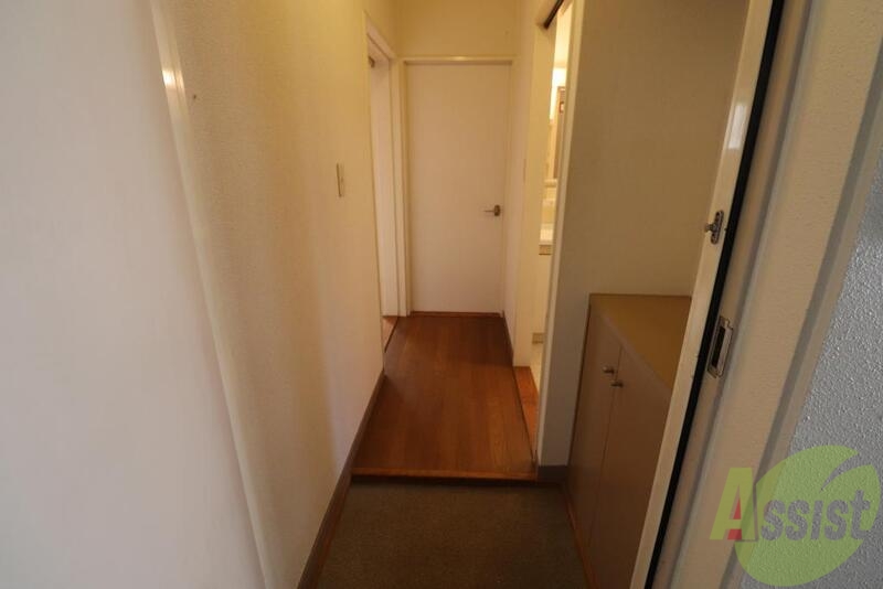 玄関　を開けたらすぐにお部屋ではないので急な来客でも安心です