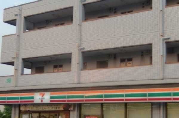 コンビニ　セブンイレブン（コンビニ）まで500m