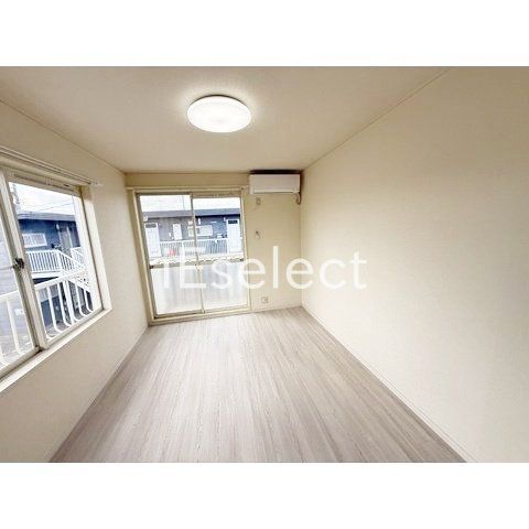 居室・リビング　2面採光で明るいお部屋です