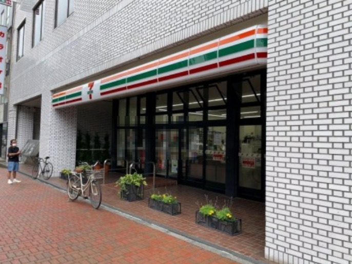 コンビニ　セブン-イレブン 横浜真砂町4丁目店（コンビニ）まで376m