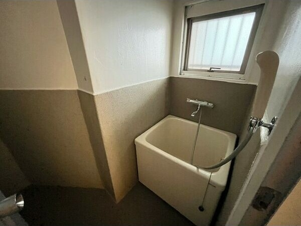 バス・シャワールーム　※写真は同じマンションの違う部屋のものになります。