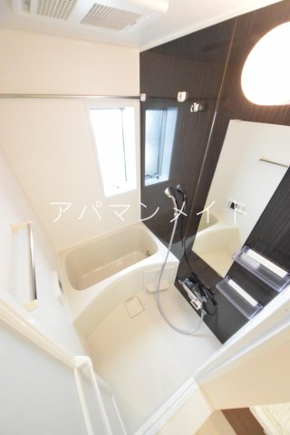 バス・シャワールーム　追い焚き機能付き！