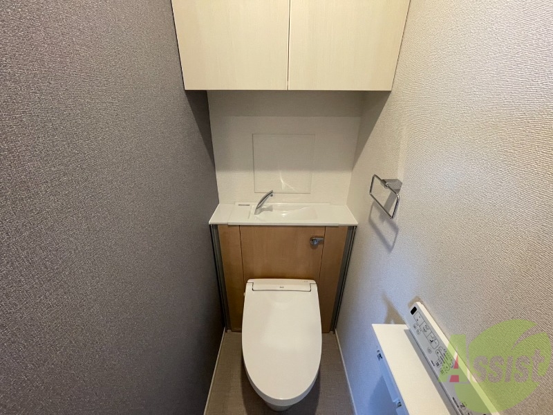 トイレ　ウォシュレット機能がついているので安心ですね。