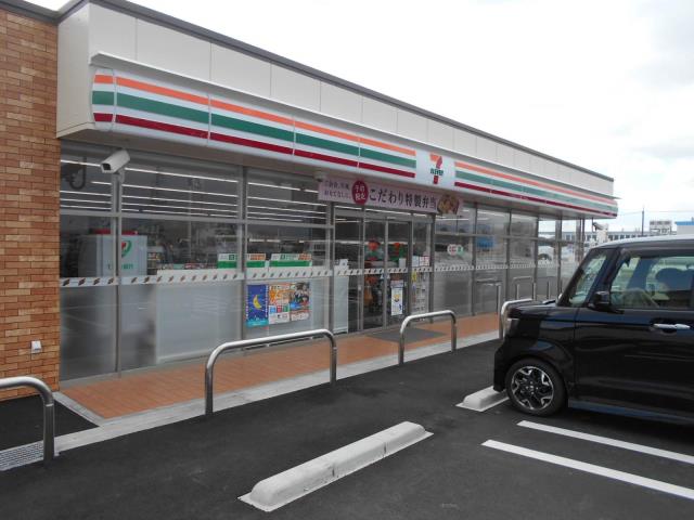 コンビニ　セブンイレブン（コンビニ）まで1792m