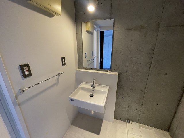洗面設備　モデル写真
