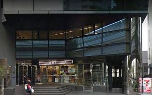 コンビニ　セブン-イレブン 港区南青山７丁目店（コンビニ）まで577m