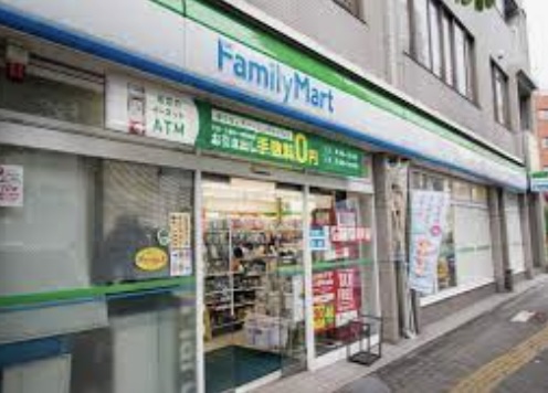 コンビニ　ファミリーマート 入谷二丁目店（コンビニ）まで370m