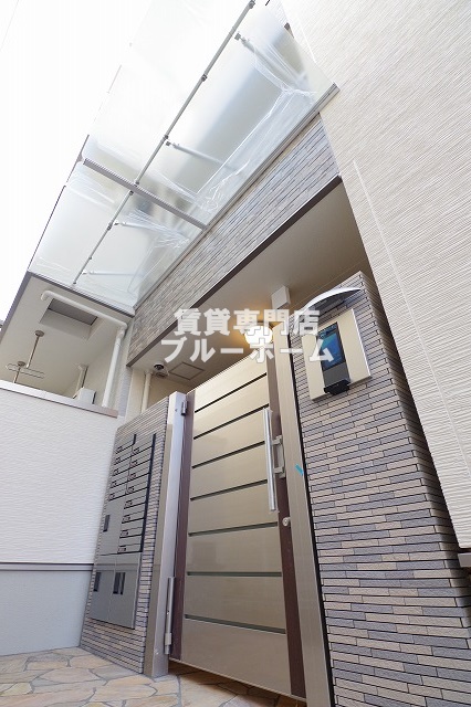 建物外観　落ち着いた色合いの外観です！