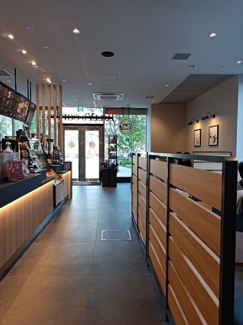 飲食店　タリーズコーヒー 住友不動産新宿ファーストタワー店（飲食店）まで340m