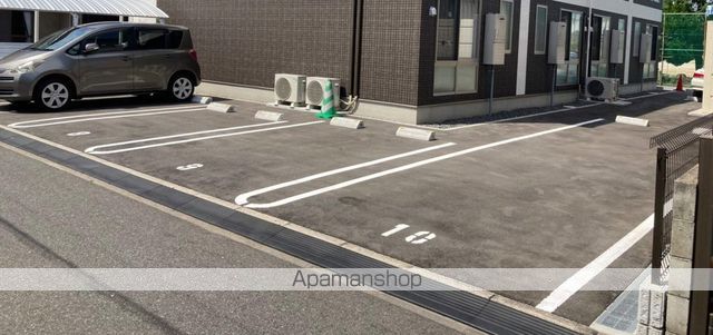 駐車場　駐車場