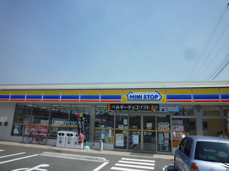 コンビニ　ミニストップ 町田小川店（コンビニ）まで556m