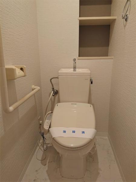 トイレ　同物件、別室の写真です。