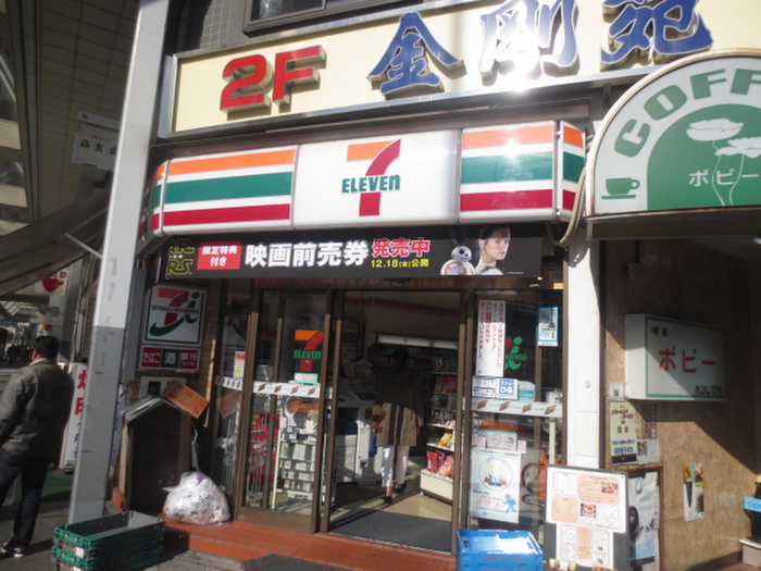 コンビニ　セブンイレブン巣鴨駅北口店（コンビニ）まで62m