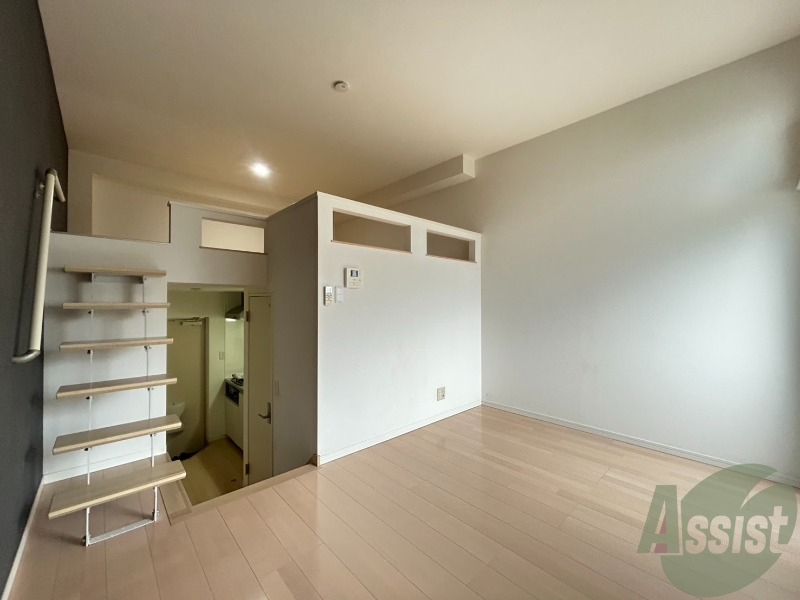 居室・リビング　５．５帖の洋室です。生活のメインとなる部屋ですね。