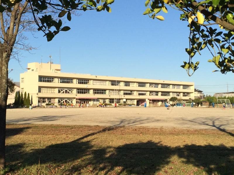 小学校　春日部市立中野小学校（小学校）まで990m