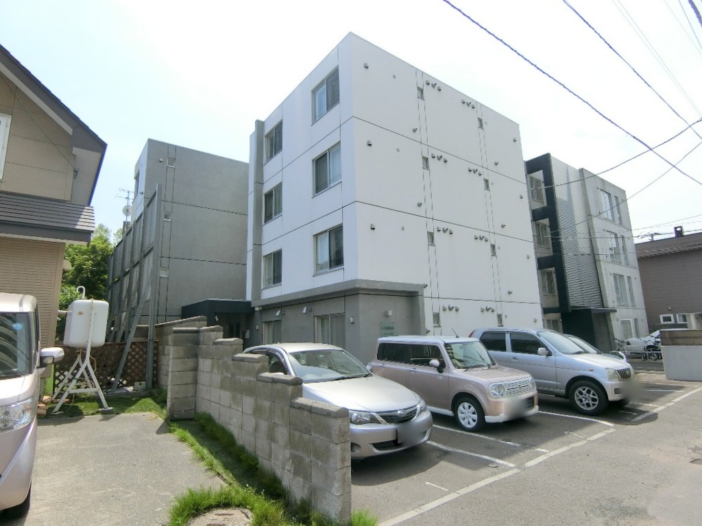 建物外観　☆地下鉄東西線南郷18丁目駅まで徒歩4分！