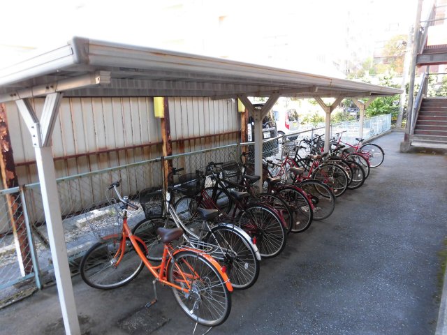 その他共有部分　広々とした駐輪場です