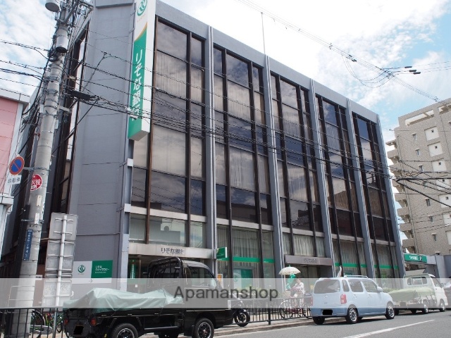 銀行　りそな銀行 小阪支店（銀行）まで128m