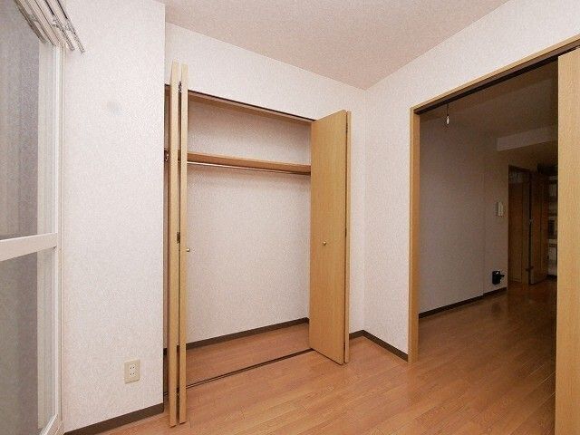 収納　※写真は別号室です。