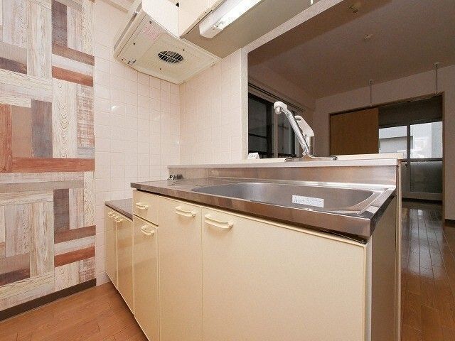 キッチン　※写真は別号室です。