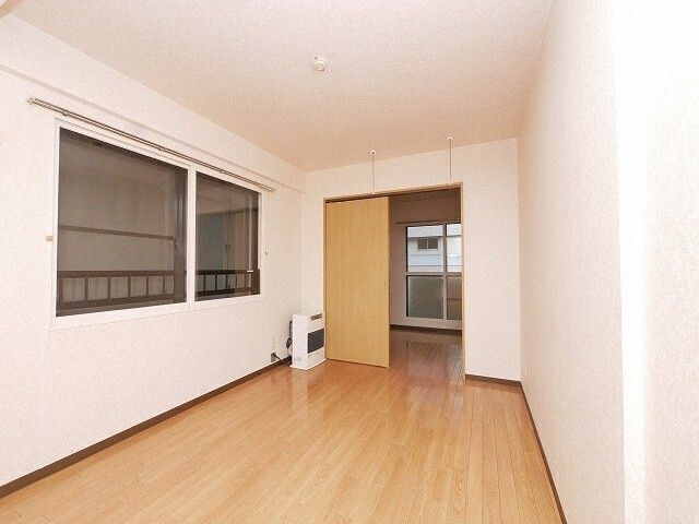 居室・リビング　※写真は別号室です。