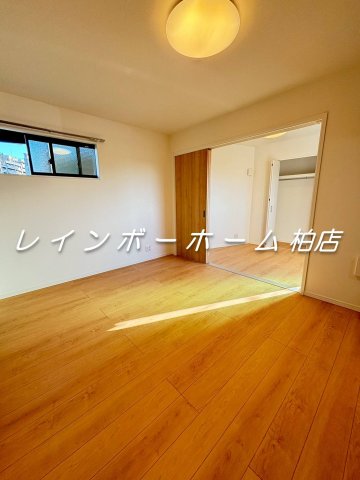 居室・リビング　※別部屋参考写真。