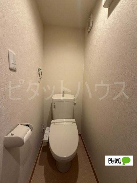 トイレ　温水洗浄便座