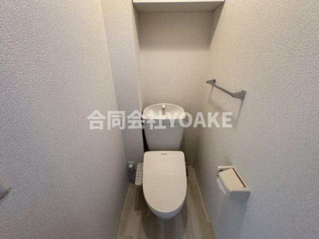 トイレ　2階のお部屋の写真となります。現況優先。