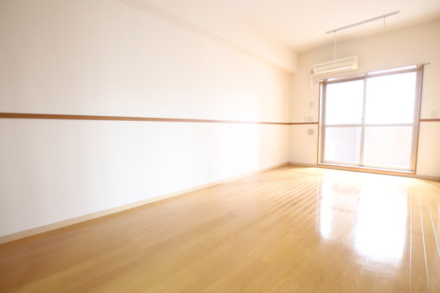 居室・リビング　★南東向きのお部屋です★